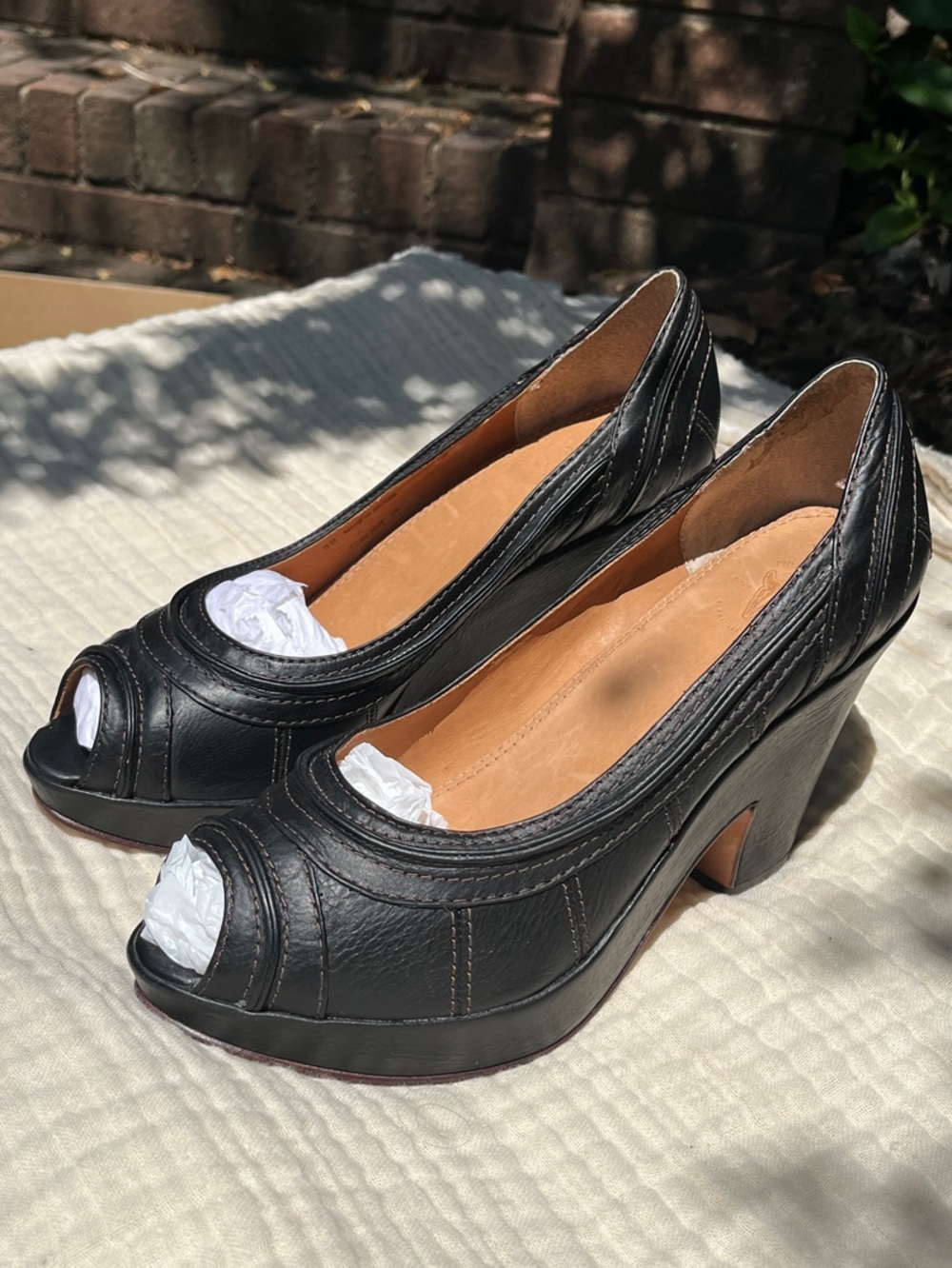 Frye Black Leather peep toe Heels 8B